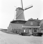 859386 Gezicht op molen Rijn en Lek te Wijk bij Duurstede, vanaf het Walplantsoen.